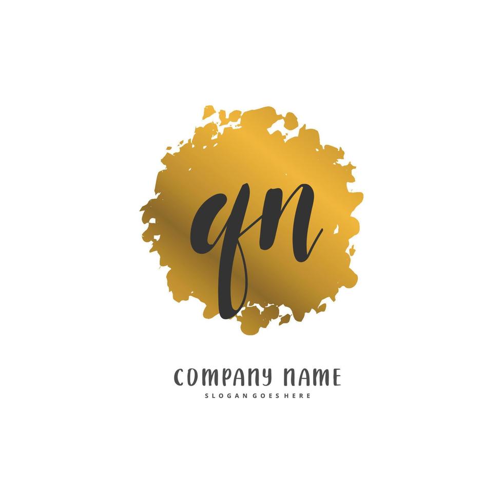 qn escritura a mano inicial y diseño de logotipo de firma con círculo. hermoso diseño de logotipo escrito a mano para moda, equipo, boda, logotipo de lujo. vector