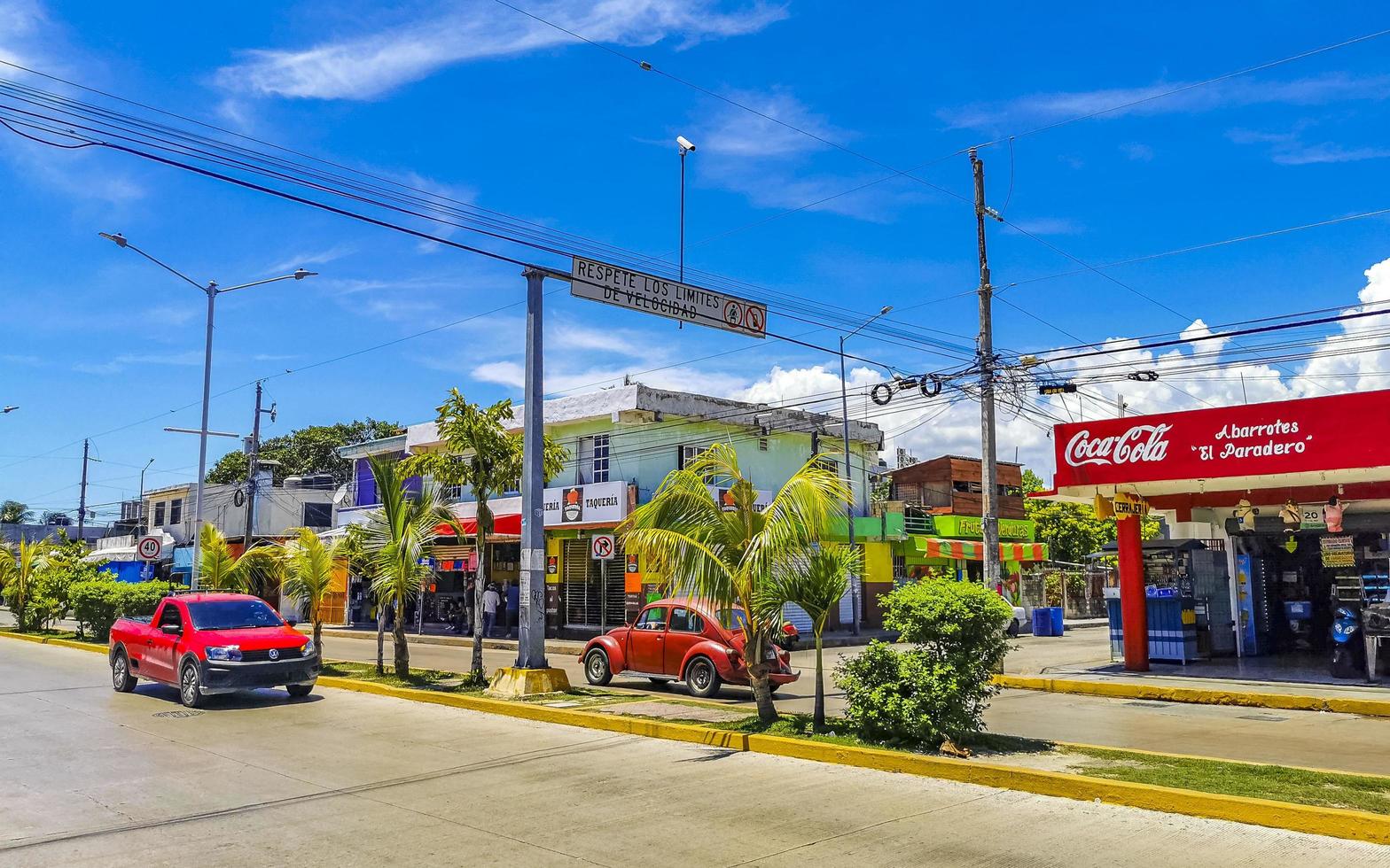 playa del carmen quintana roo méxico 2022 calle típica y paisaje urbano de playa del carmen méxico. foto