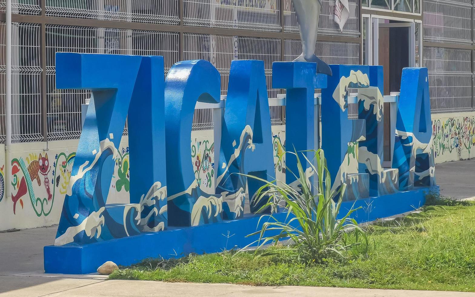 zicatela puerto excondido oaxaca mexico 2022 colorido zicatela puerto escondido símbolo de letras en la playa mexico. foto