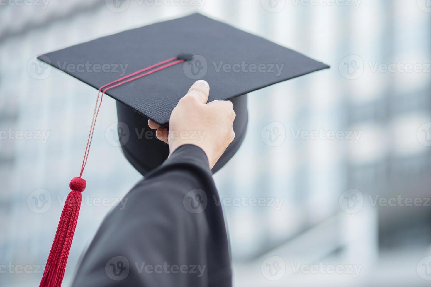 felicitar al graduado de la universidad foto