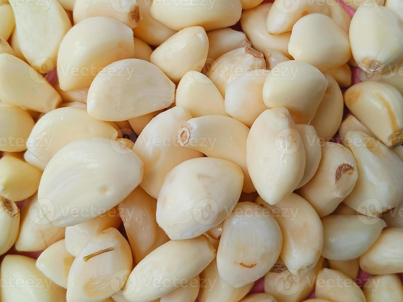 Fresh whole peeled garlic cloves background photo