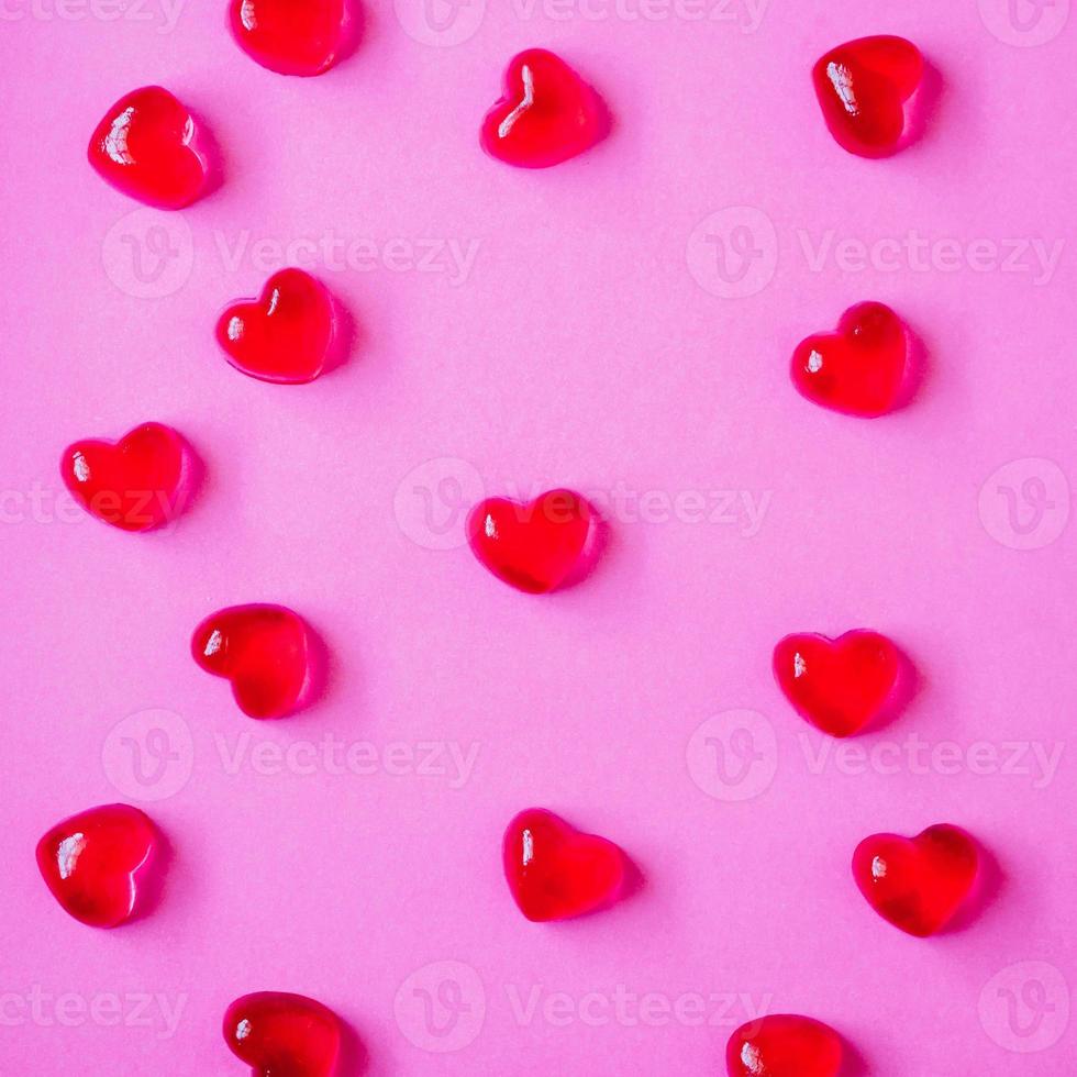 fondo del día de san valentín con dulces en forma de corazón foto