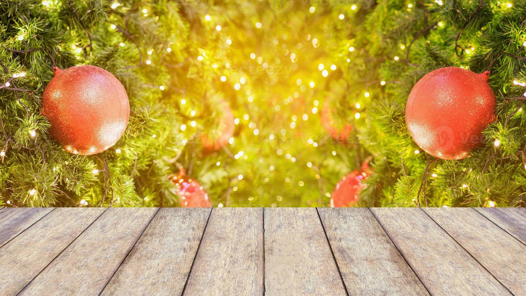 fondo de navidad con adornos en el árbol de navidad foto