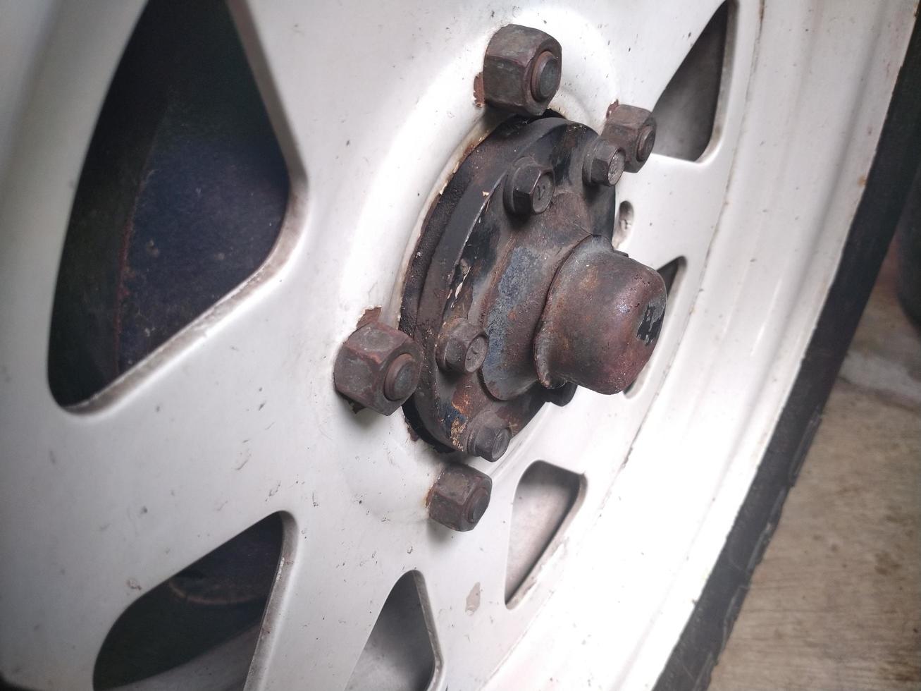 white car rims 12813316 Stock Photo at Vecteezy