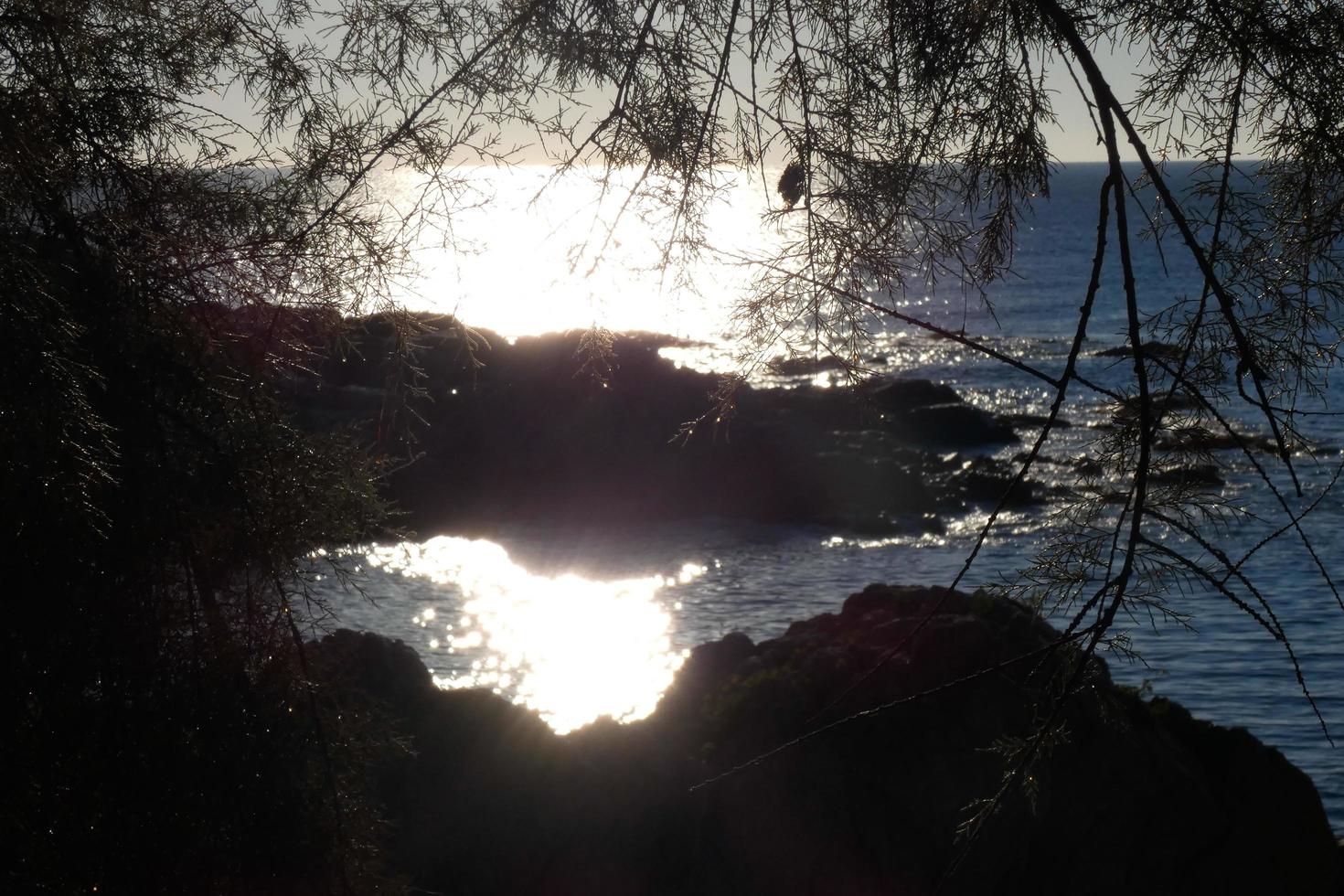 camino costero de la costa brava en la zona de s'agaro foto