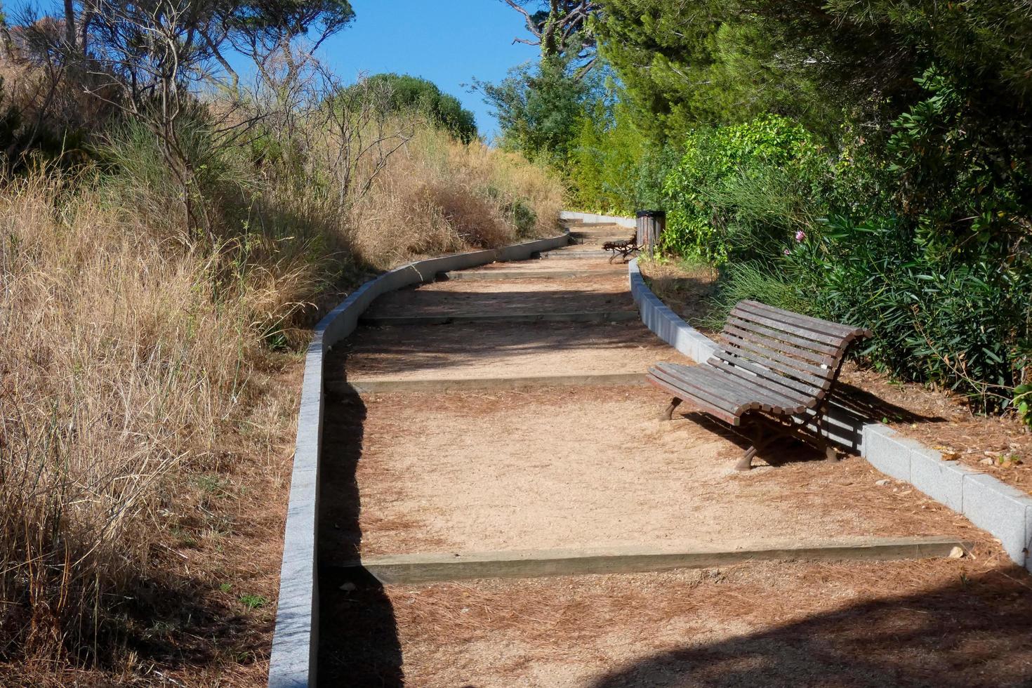 camino costero en la costa brava, cataluña, españa foto