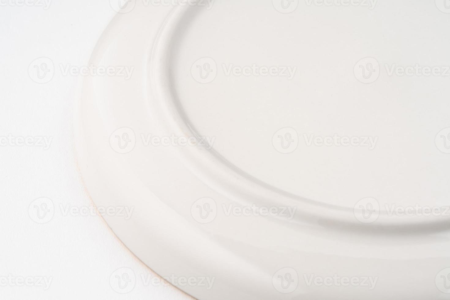 A closeup shot of the underside of a white plate photo