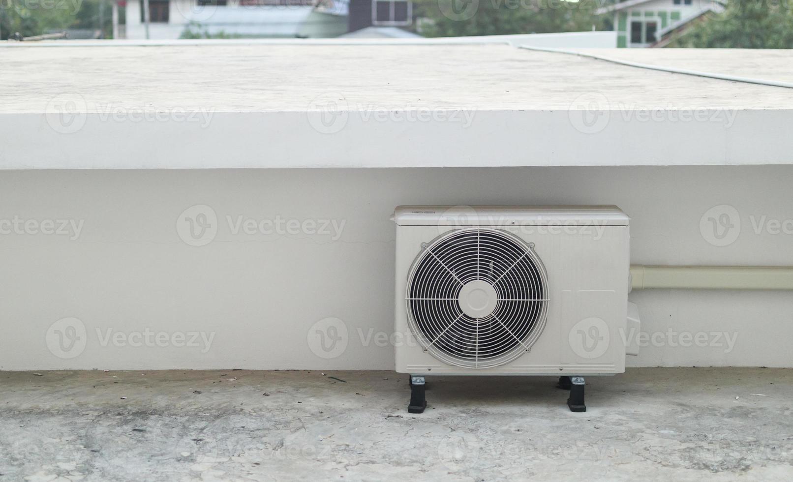 Air conditioner compressor outdoor unit installed outside the building