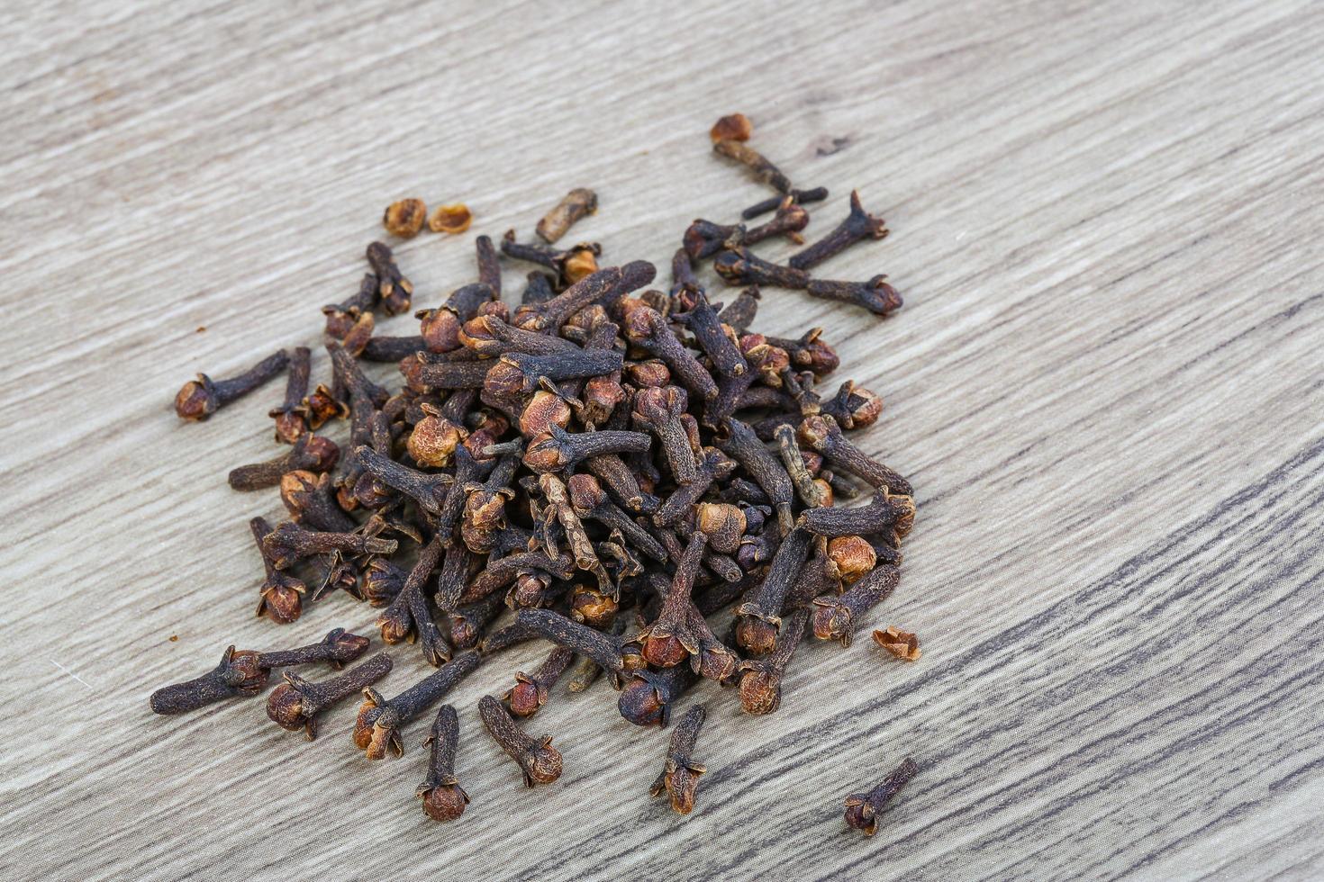 Cloves seeds dish view photo