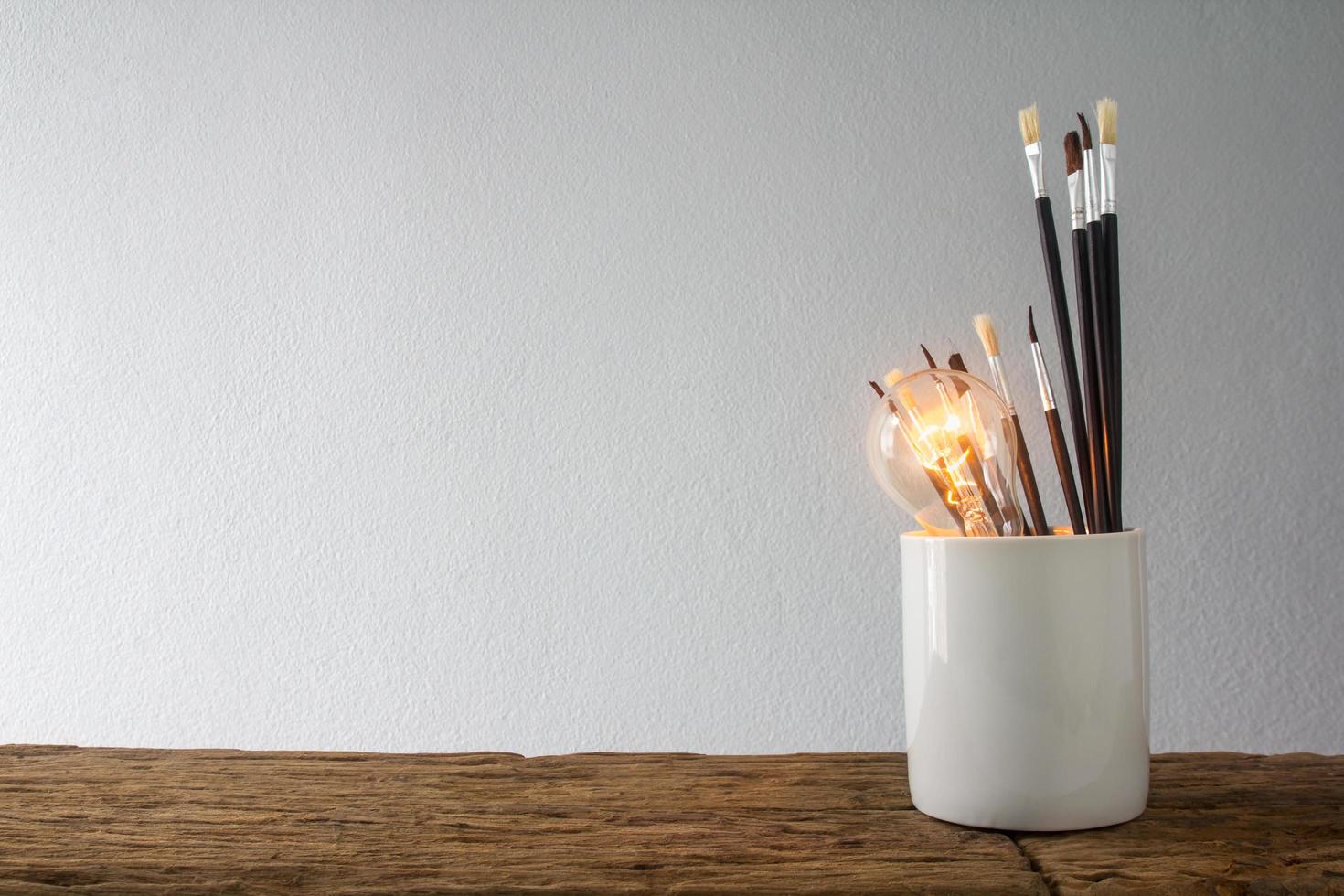 Brush and light bulb photo