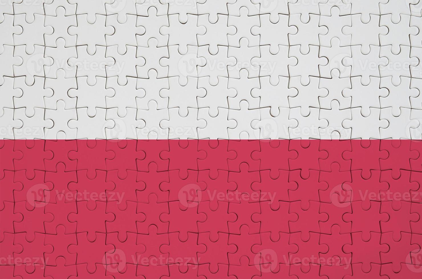 la bandera de polonia se representa en un rompecabezas doblado foto