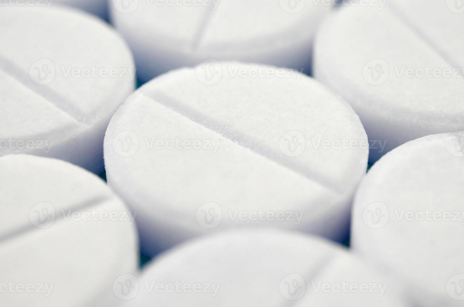 imagen de primer plano de pastillas blancas. macro con muy poca profundidad de campo foto