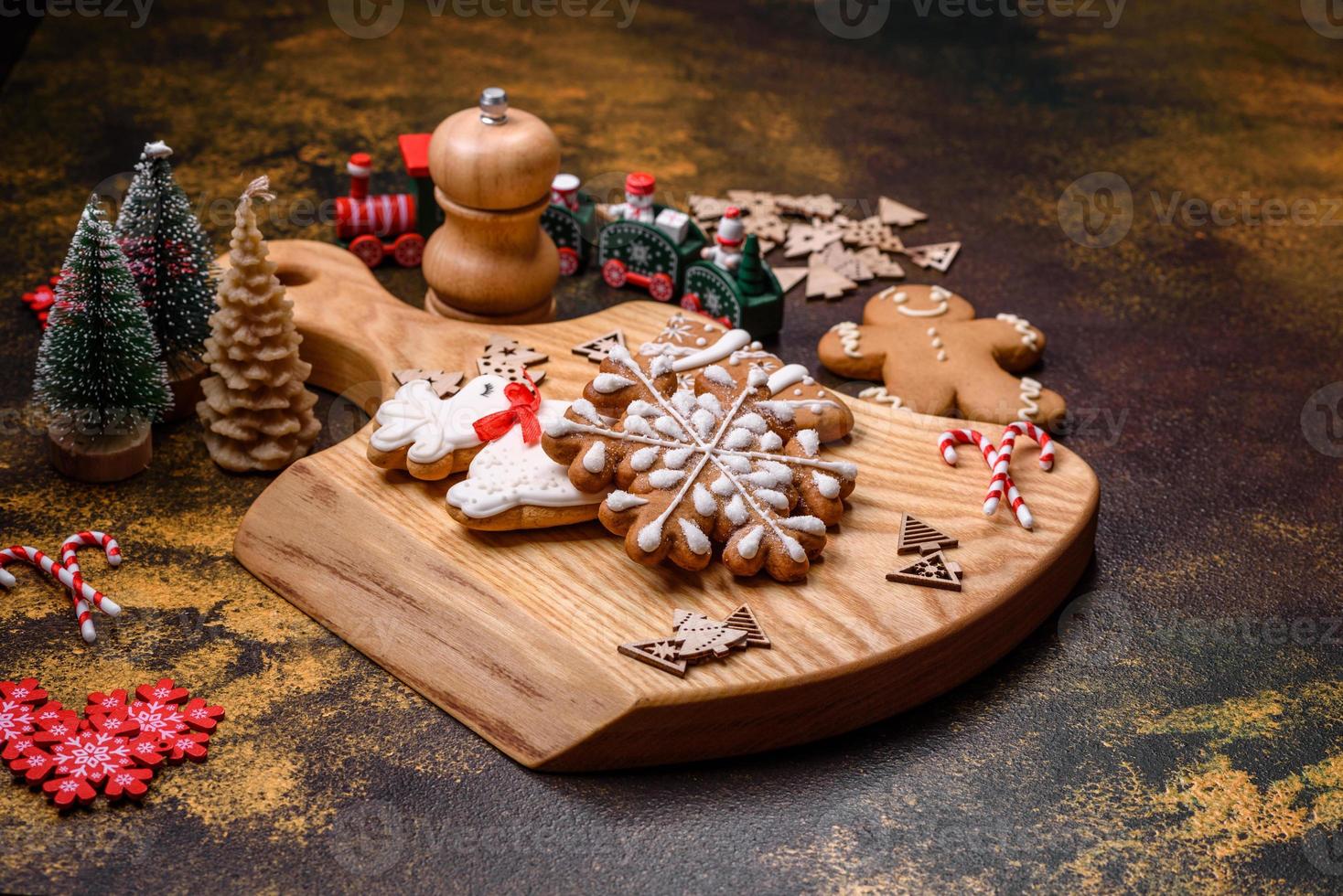 Beautiful gingerbread on a brown ceramic plate with Christmas tree decorations photo
