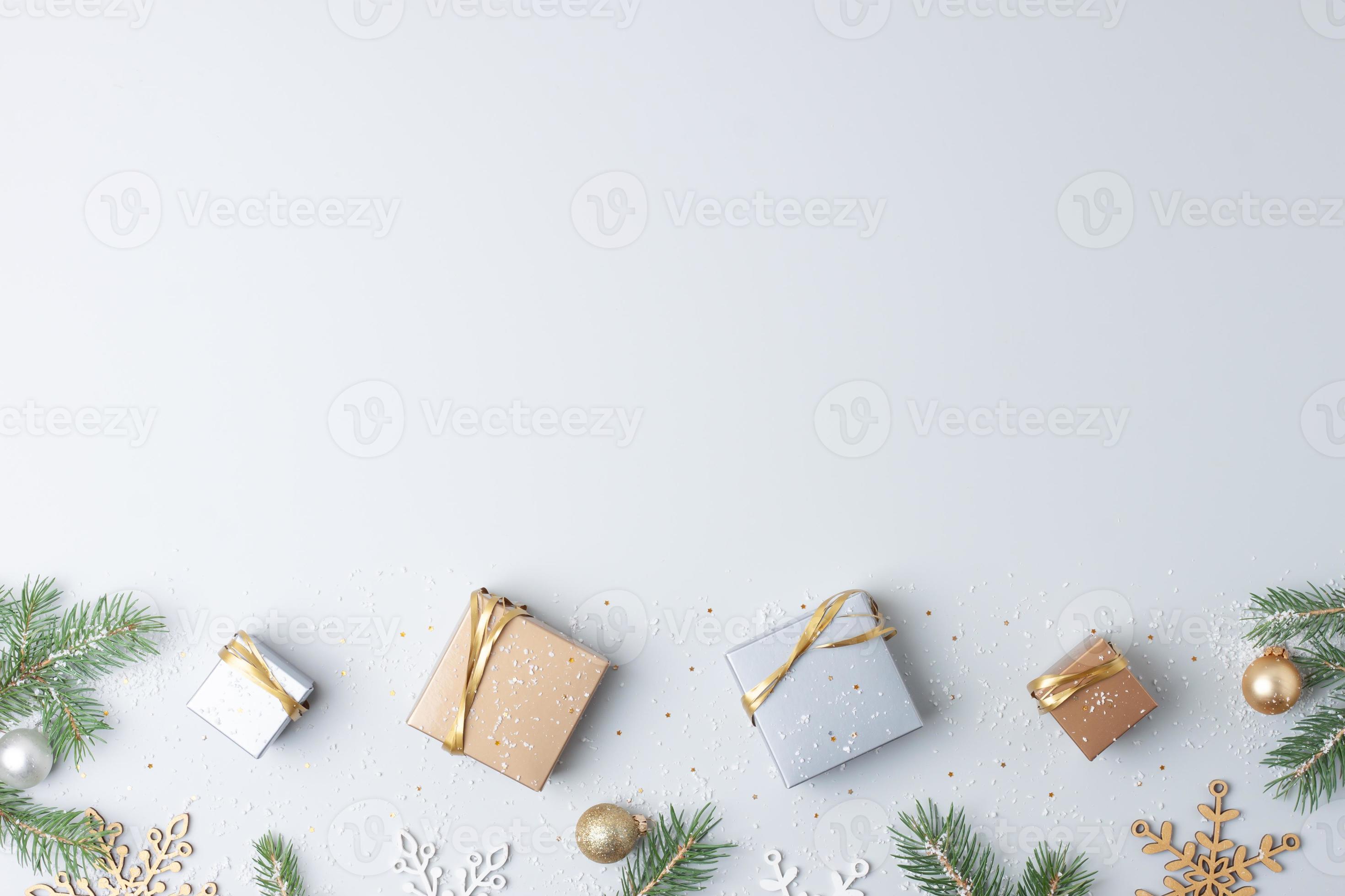 Trang trí Giáng sinh xám sẽ làm cho ngôi nhà của bạn thêm sinh động và ấm áp. Chúng tôi mong muốn mang đến cho bạn nhiều ý tưởng trang trí Giáng sinh với màu xám tuyệt đẹp. Hãy xem những hình ảnh trang trí Giáng sinh xám của chúng tôi để thực sự khơi gợi sự sáng tạo của bạn!