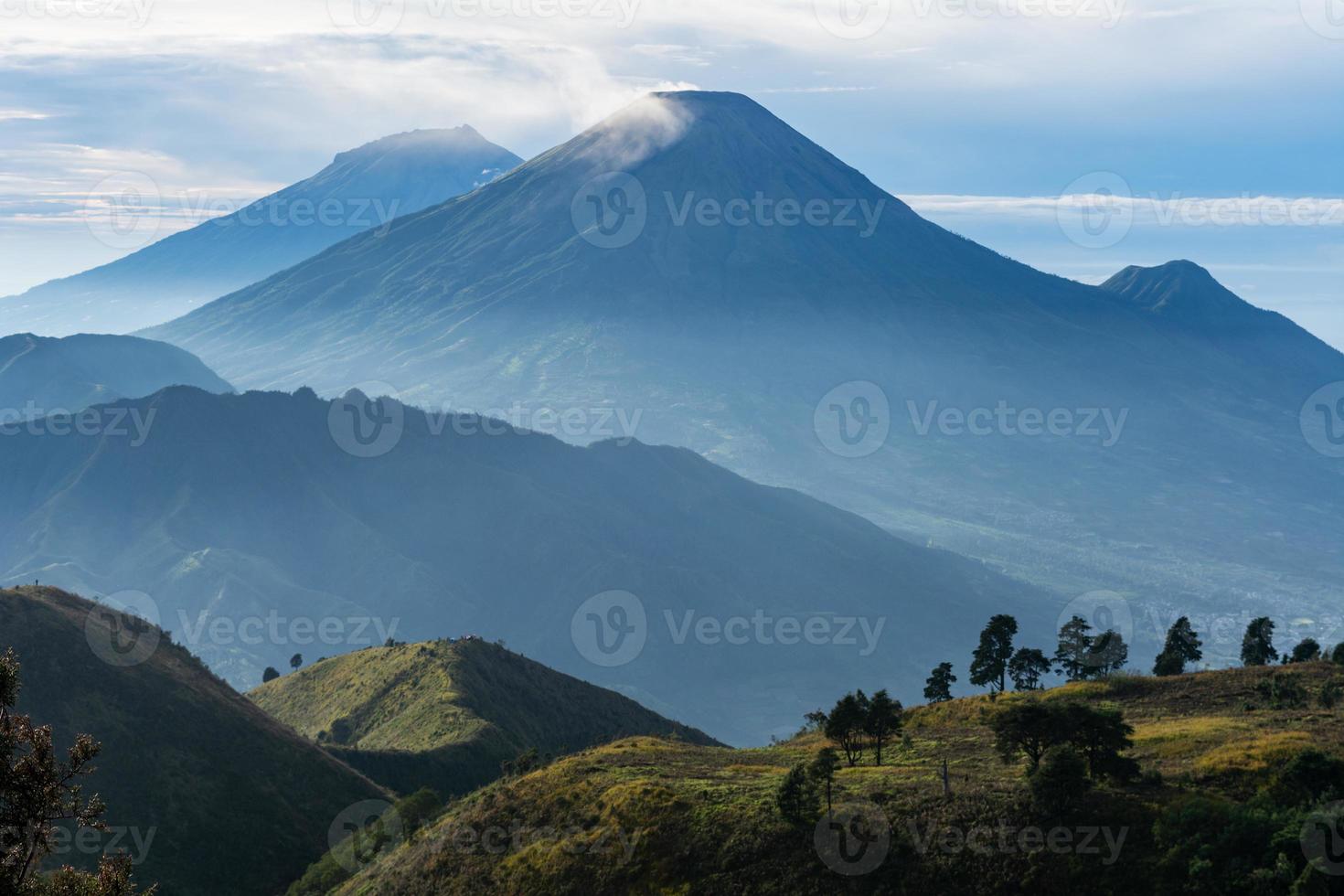 vista a la montaña desde la cima del monte prau foto