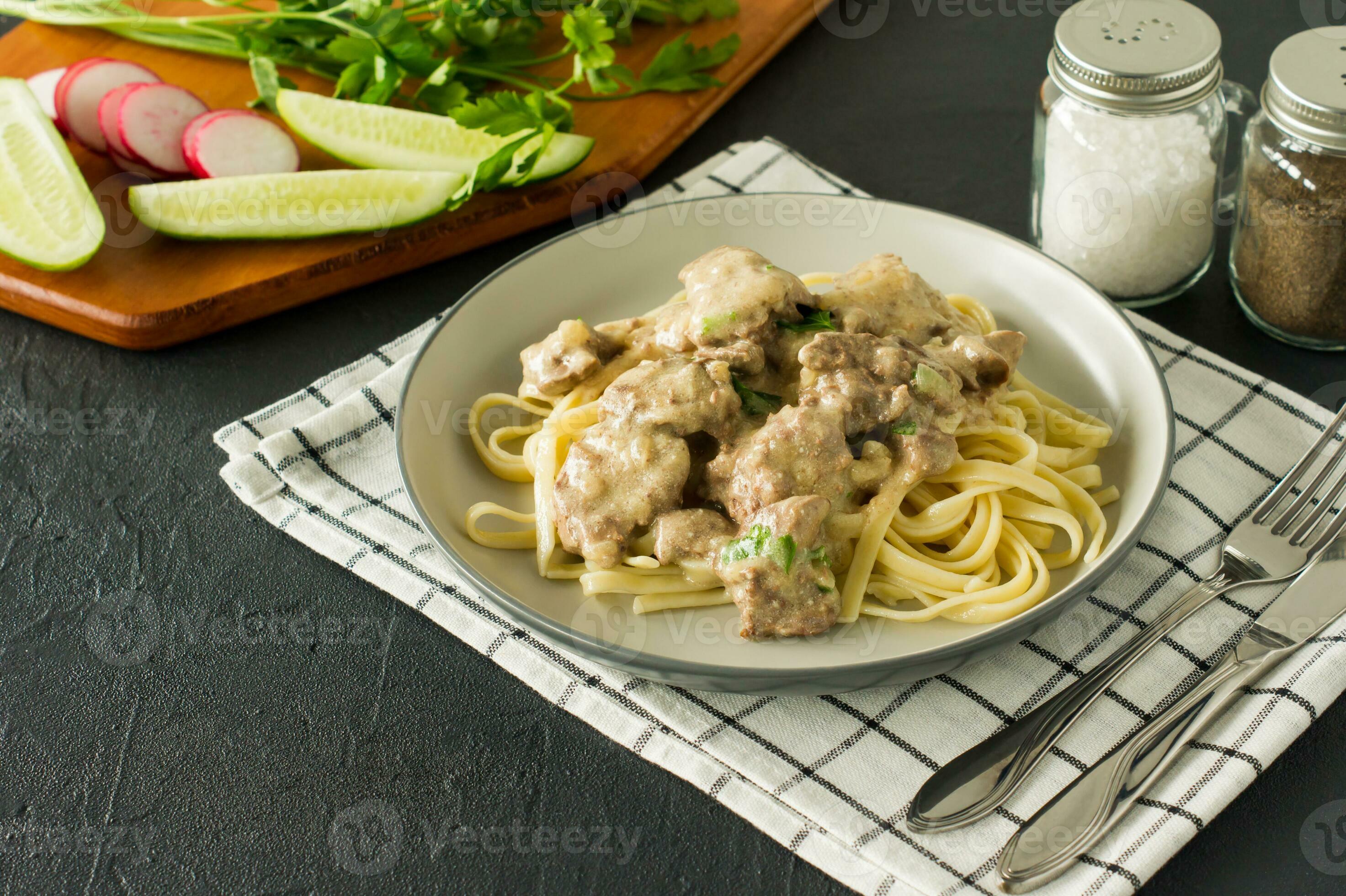 Italian whole grain pasta with roasted chicken liver and onions served