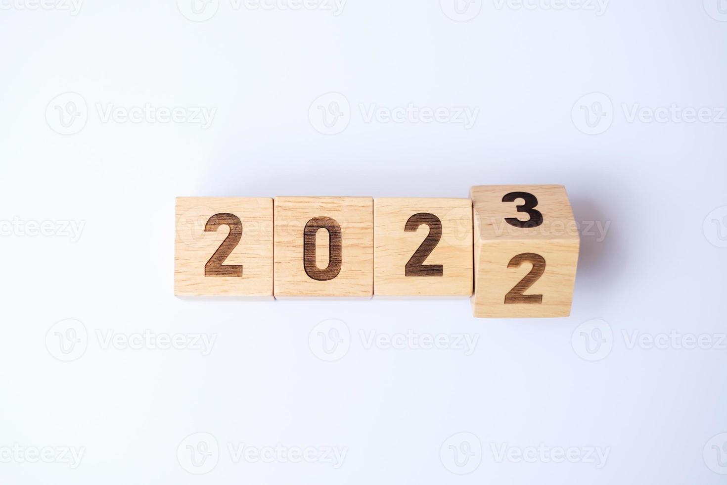 voltear el bloque 2022 a 2023. objetivos, resolución, estrategia, plan, motivación, reinicio, pronóstico, cambio, cuenta regresiva y conceptos de vacaciones de año nuevo foto