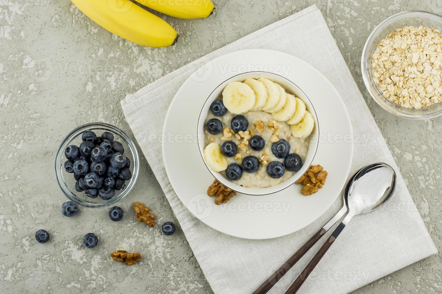 oatmeal with banana, blueberries and walnuts for a healthy breakfast