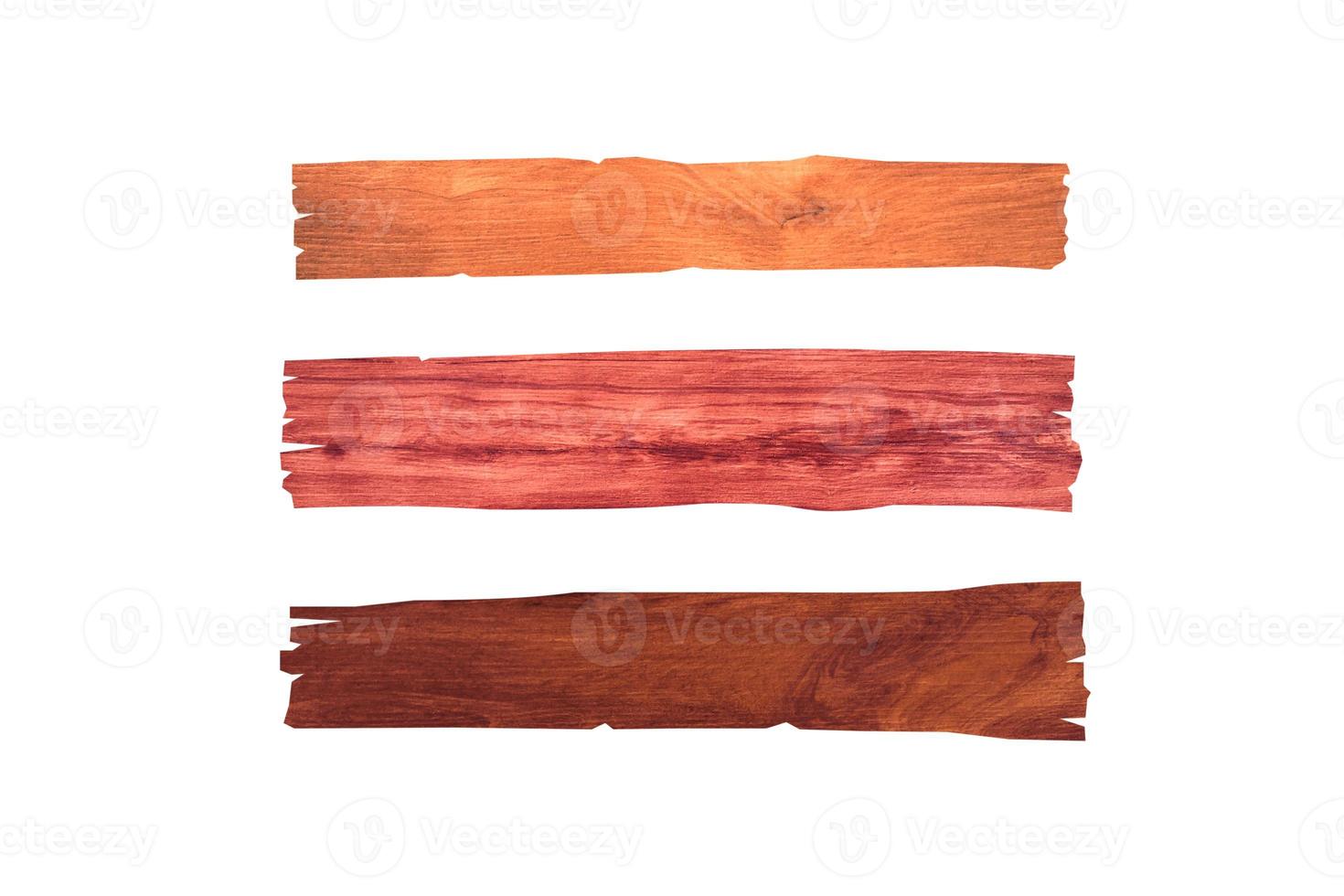 tres listones de madera aislados en fondo blanco con trazado de recorte para diseño o trabajo foto