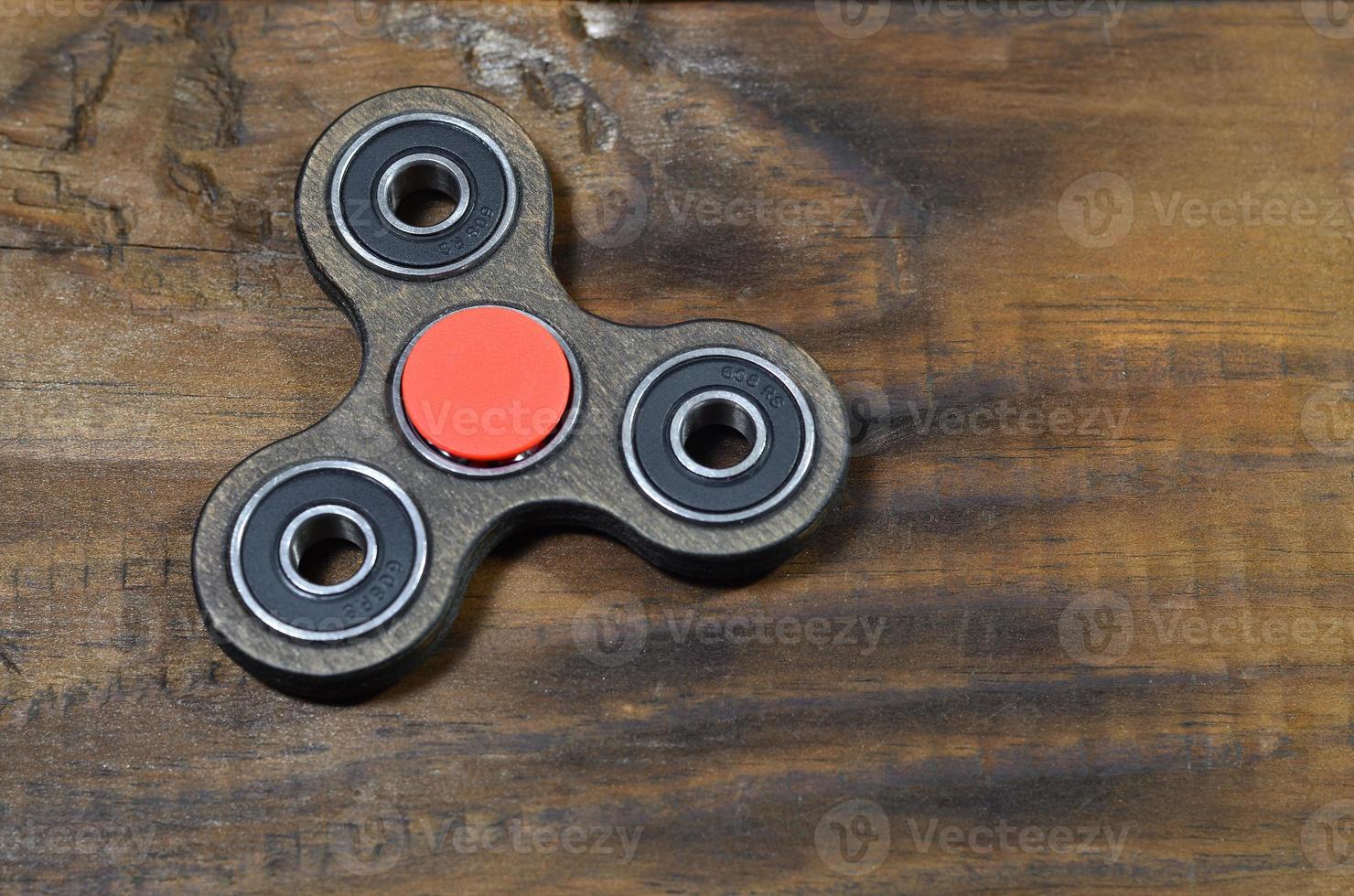 Wooden finger spinner outlet
