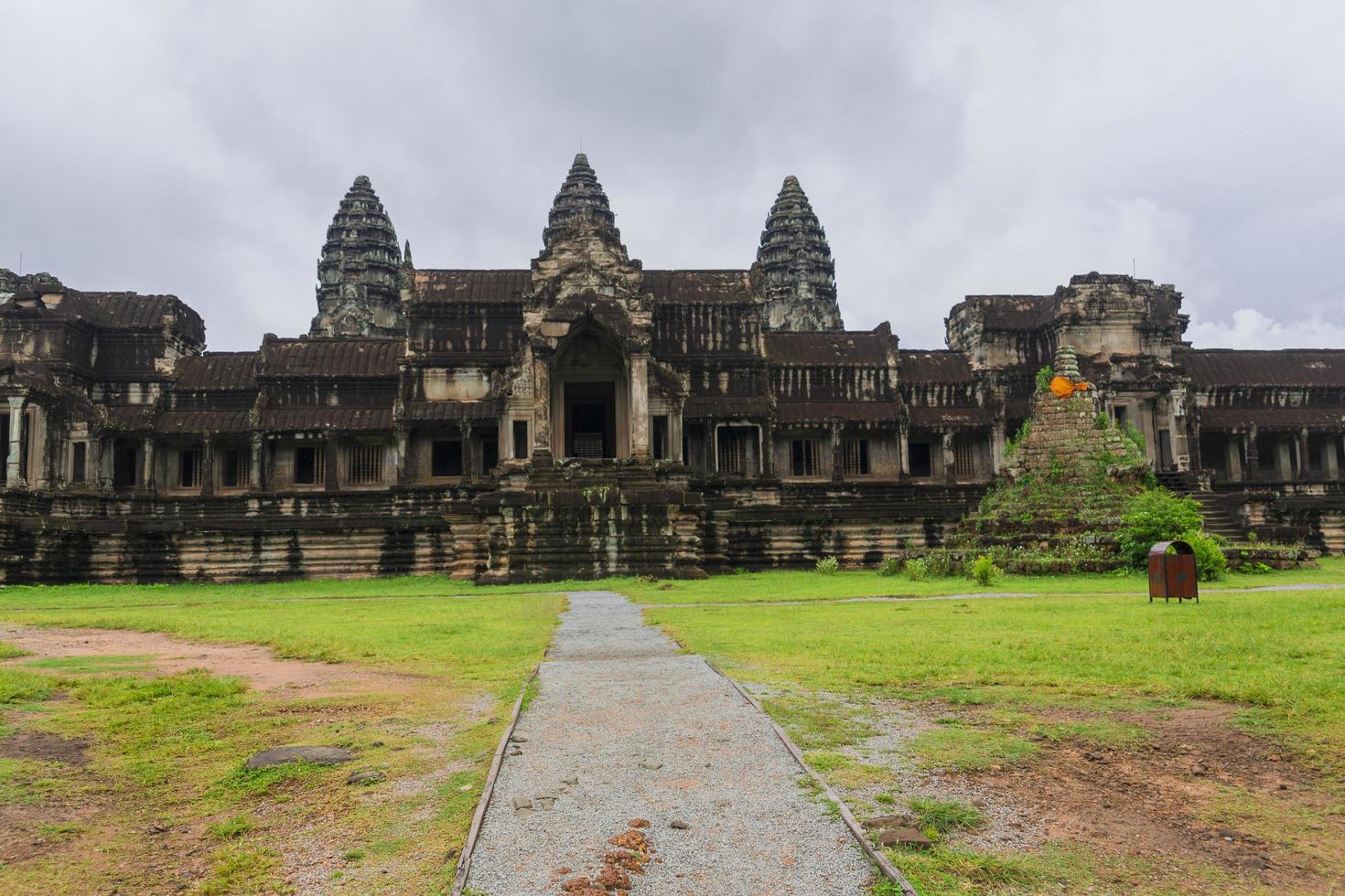 Angkor Wat temple photo