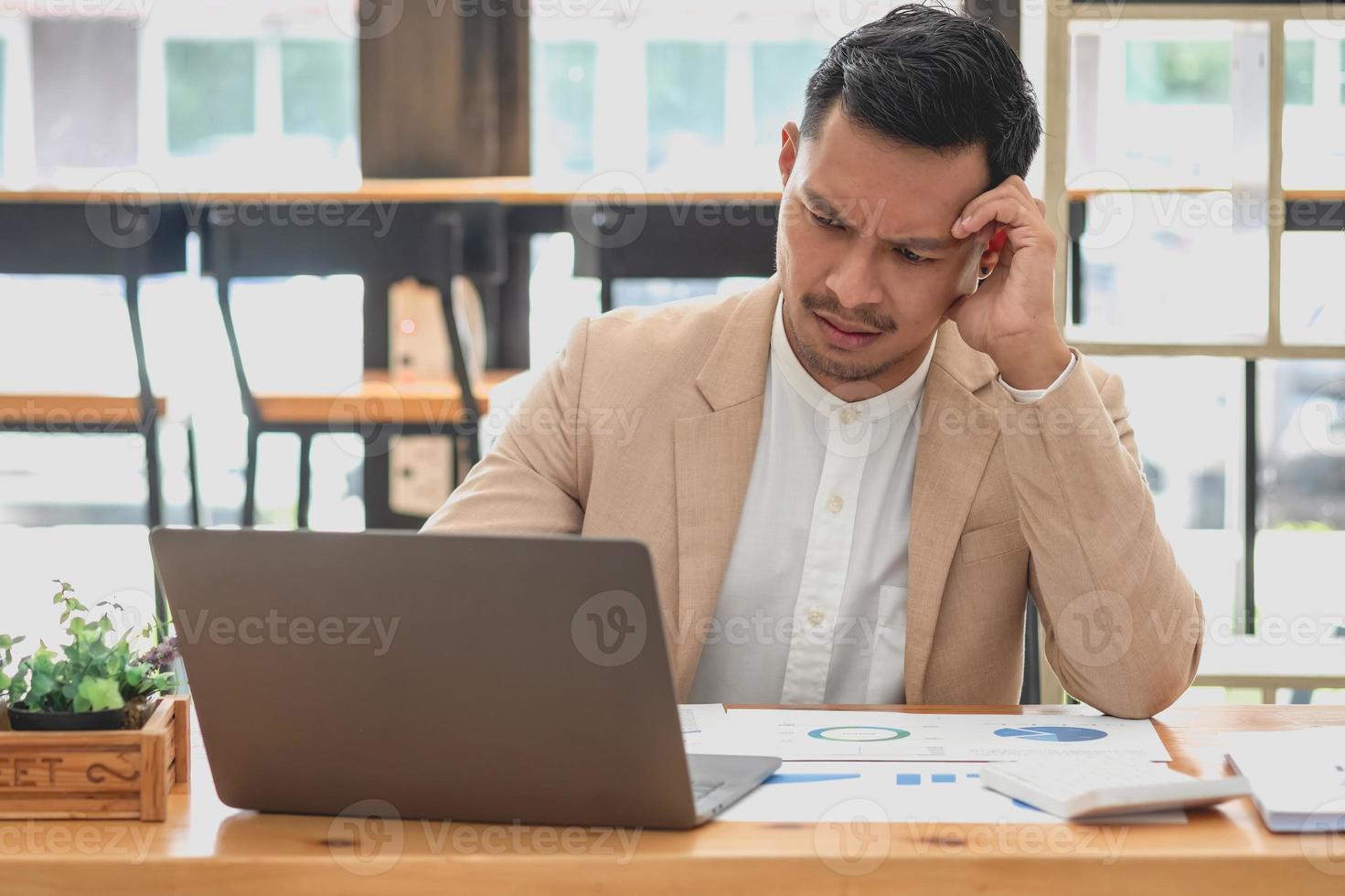 Concept Burnout Syndrome. Business Woman feels uncomfortable working. Which is caused by stress, accumulated from unsuccessful work And less resting body. Consult a specialist psychiatrist. photo