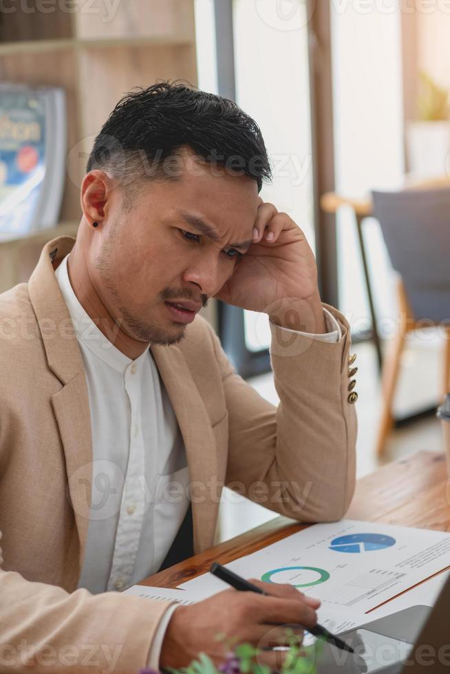 Concept Burnout Syndrome. Business Woman feels uncomfortable working. Which is caused by stress, accumulated from unsuccessful work And less resting body. Consult a specialist psychiatrist. photo