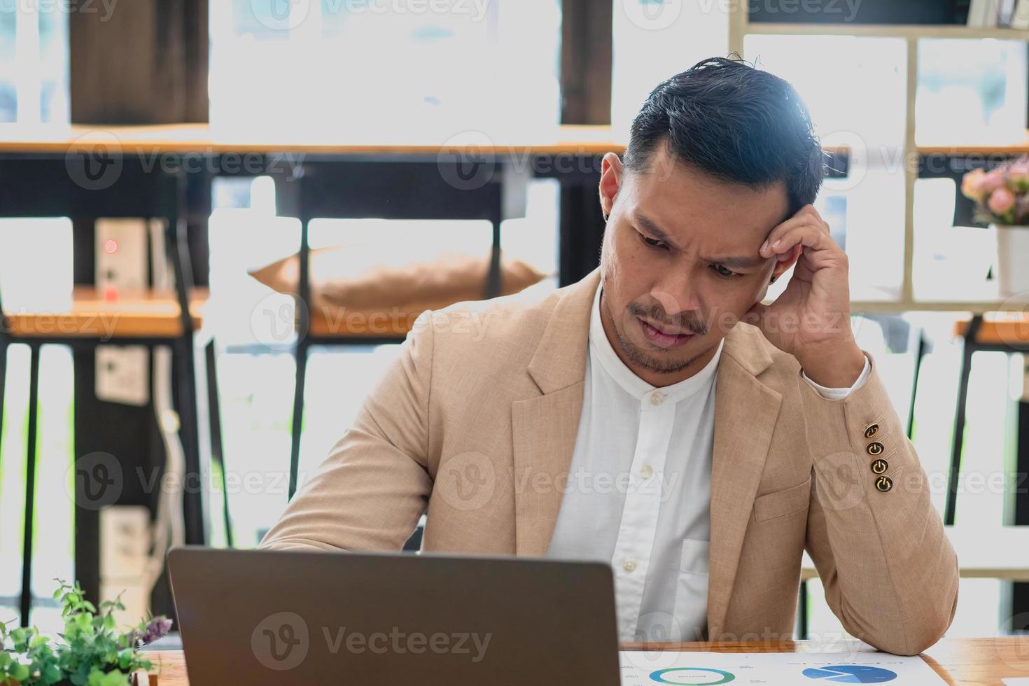 Concept Burnout Syndrome. Business Woman feels uncomfortable working. Which is caused by stress, accumulated from unsuccessful work And less resting body. Consult a specialist psychiatrist. photo