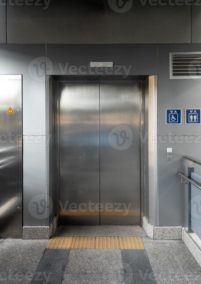 The new passenger elevator. photo