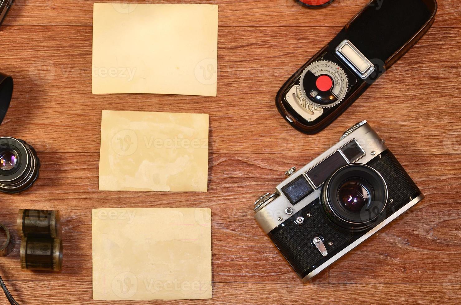 bodegón con equipo de fotografía antiguo foto