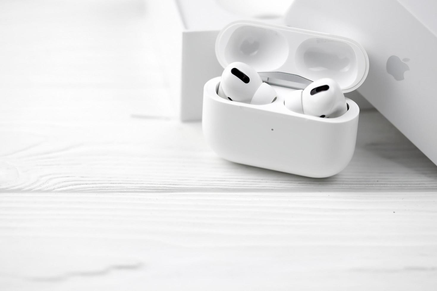 KHARKIV, UKRAINE - JANUARY 27, 2021 Apple AirPods Pro on a white background. Wireless headphones with case and a box. Apple Inc. is an American technology company 12918184 Stock Photo at Vecteezy