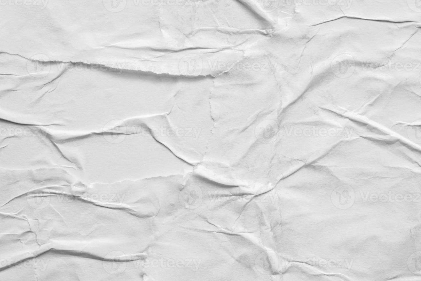 fondo de textura de cartel de papel arrugado y arrugado blanco en blanco foto