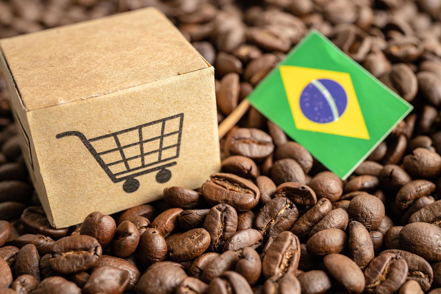 bandera de brasil en grano de café, concepto de comercio en línea de comercio de importación y exportación. bandera en grano de café, comercio de importación y exportación concepto de comercio en línea. foto