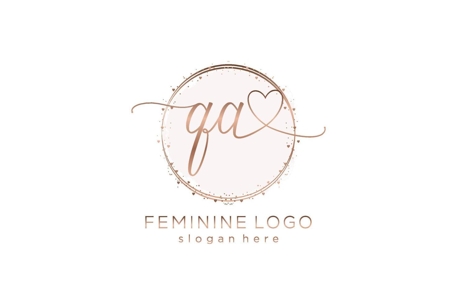 logotipo inicial de escritura a mano qa con plantilla de círculo logotipo vectorial de boda inicial, moda, floral y botánica con plantilla creativa. vector