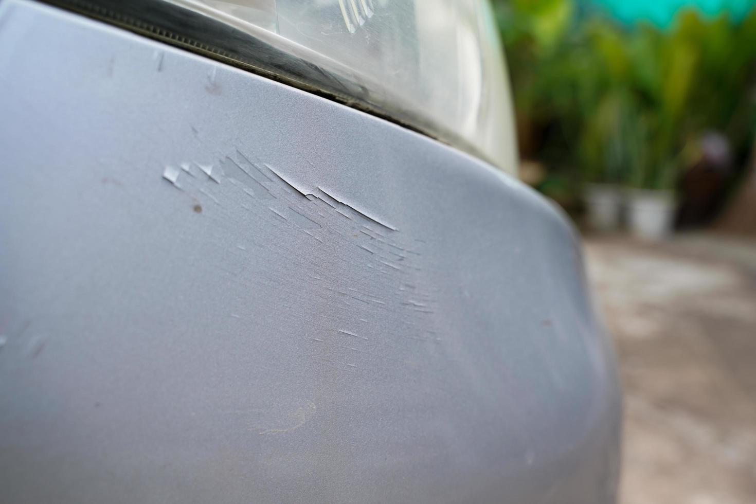 las reparaciones de pintura de automóviles no estándar pueden hacer que el color se agriete fácilmente. foto