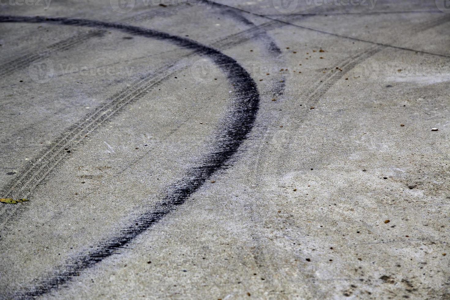 patinaje de ruedas en el asfalto foto