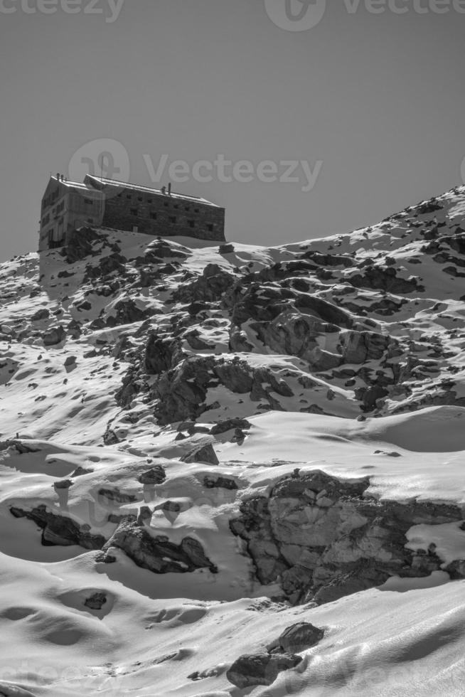 senderismo en los alpes suizos foto