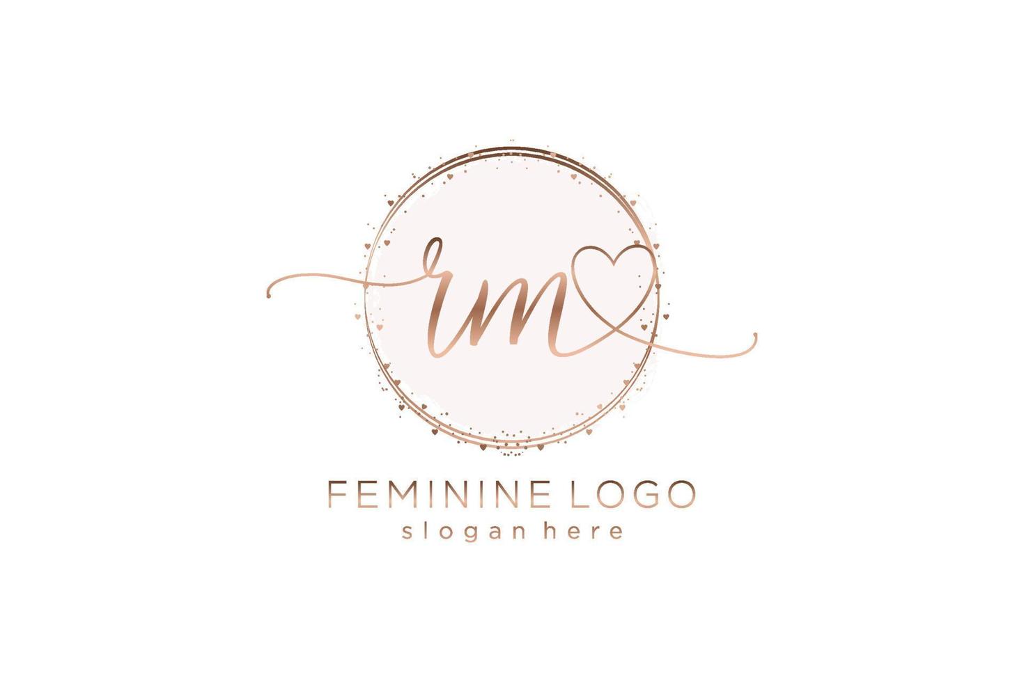 logotipo inicial de escritura a mano rm con plantilla de círculo logotipo vectorial de boda inicial, moda, floral y botánica con plantilla creativa. vector