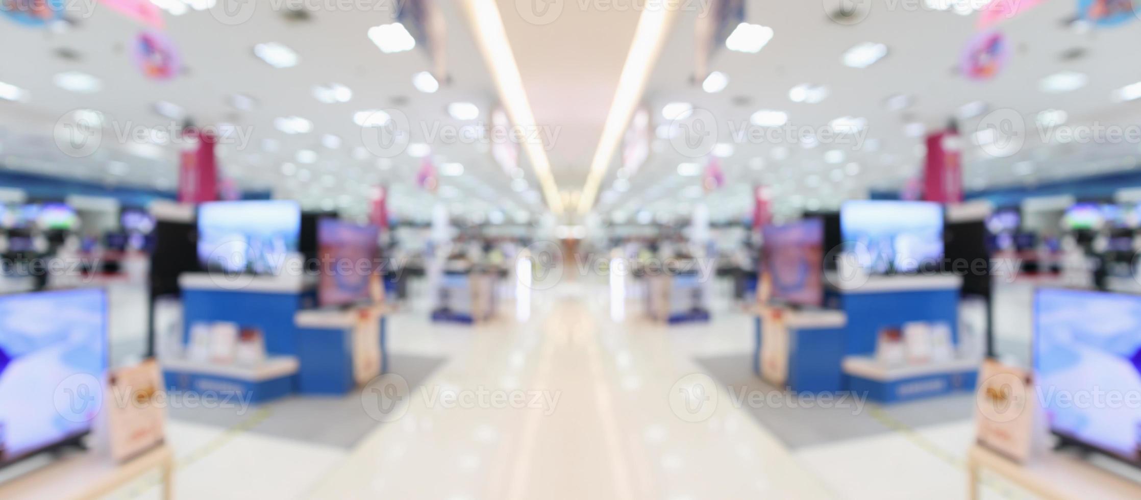 Los grandes almacenes electrónicos muestran televisión y electrodomésticos con fondo borroso de luz bokeh foto