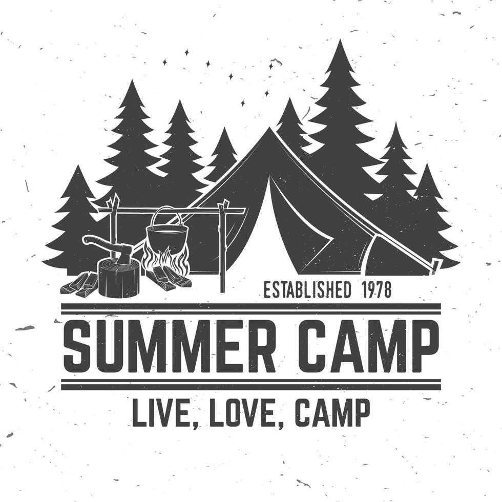 campamento de verano. ilustración vectorial concepto de camiseta o logotipo, estampado, sello o camiseta. vector