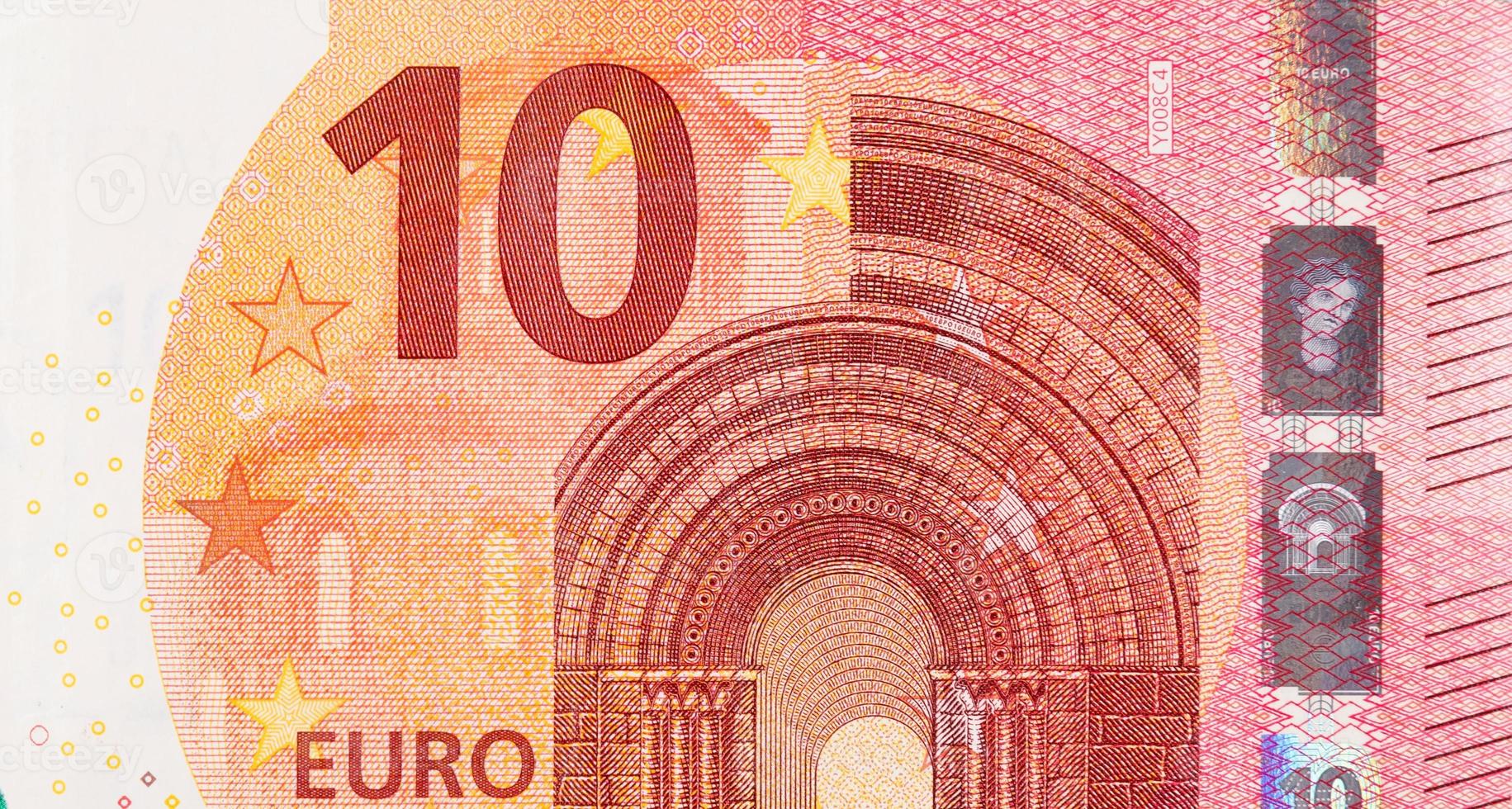 Fragmento de un primer plano de un billete de 10 euros con pequeños detalles en rojo 12977185 Fragmento de un primer plano de un billete de 10 euros con pequeños detalles en rojo 12977185