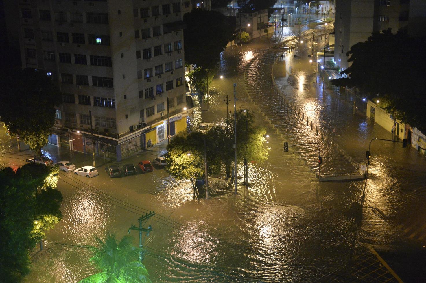 inundación en la ciudad de río de janeiro foto