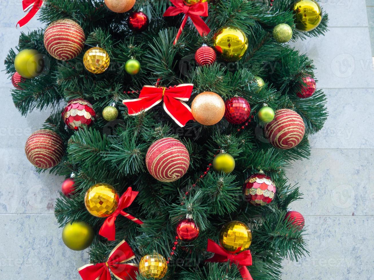Christmas wreath on the wall. New Year's decoration on the street. photo
