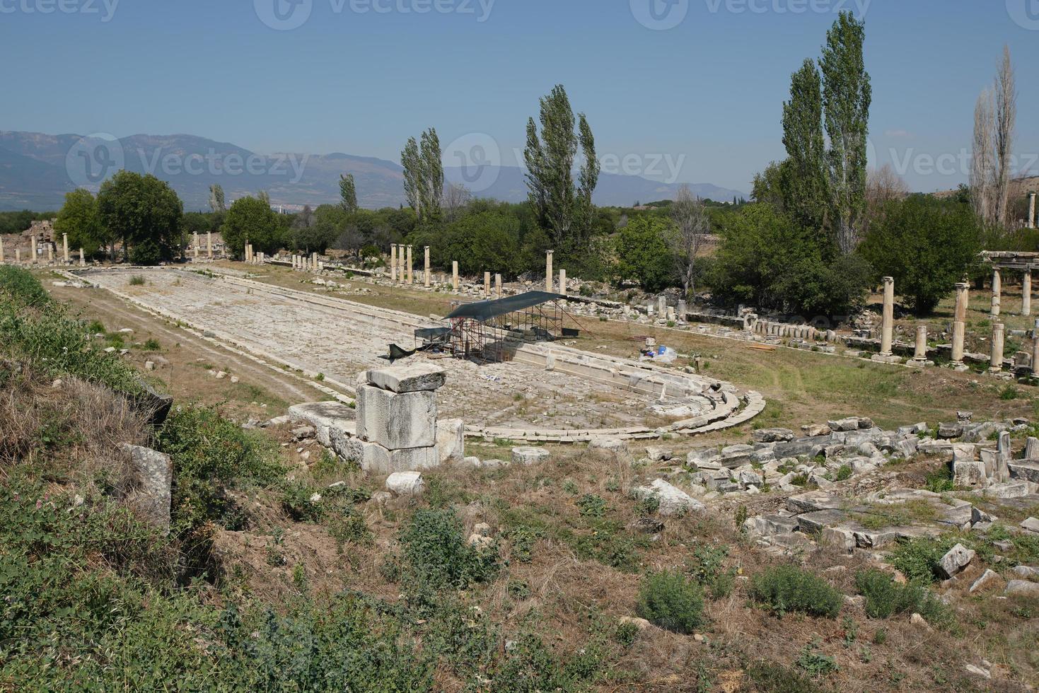 piscina en la ciudad antigua de aphrodisias en aydin, turkiye foto