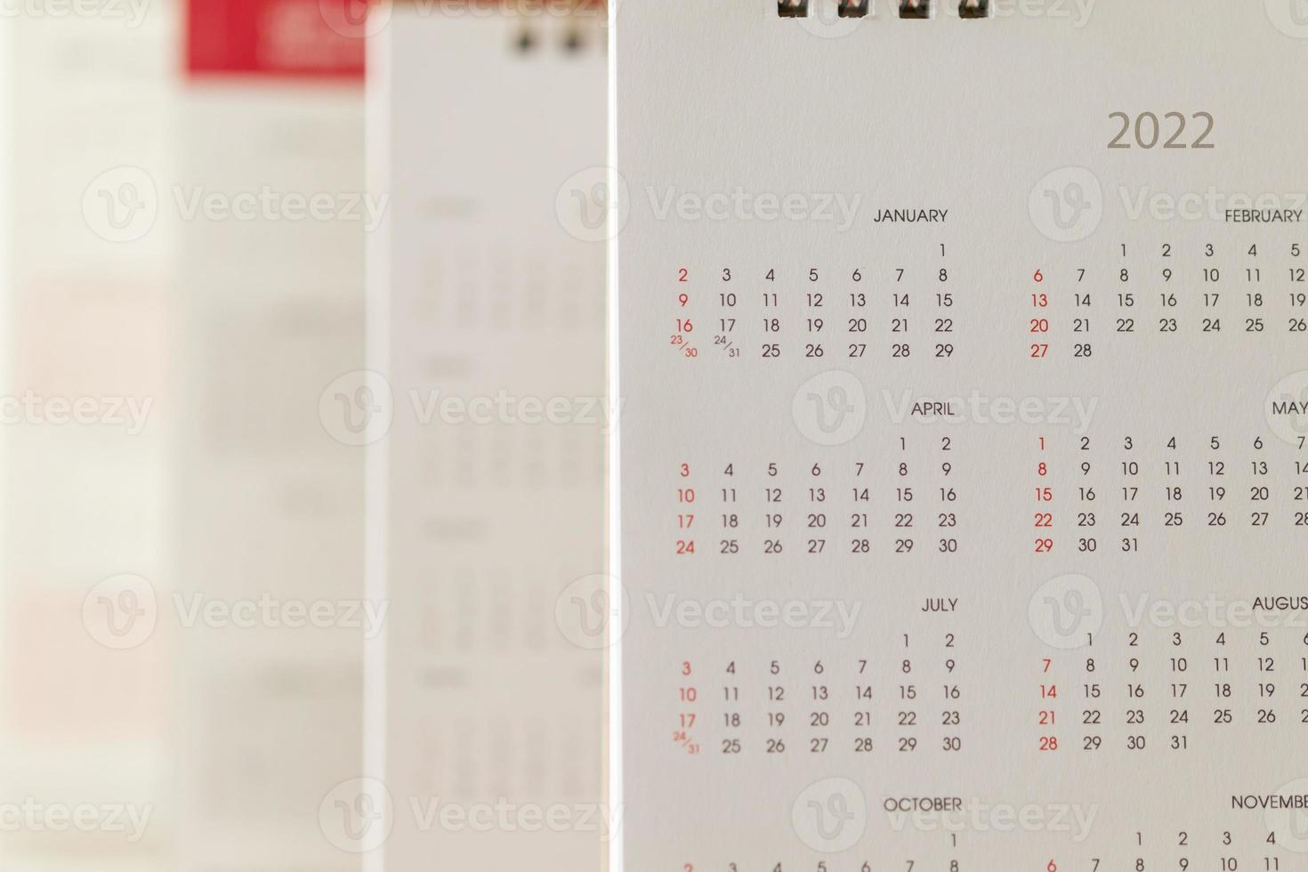 cierre las fechas de la página del calendario 2022 y el fondo del mes concepto de reunión de cita de planificación empresarial foto