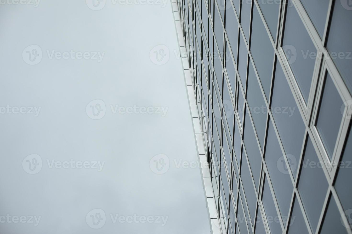 edificio contra el cielo. estilo moderno de la arquitectura. foto