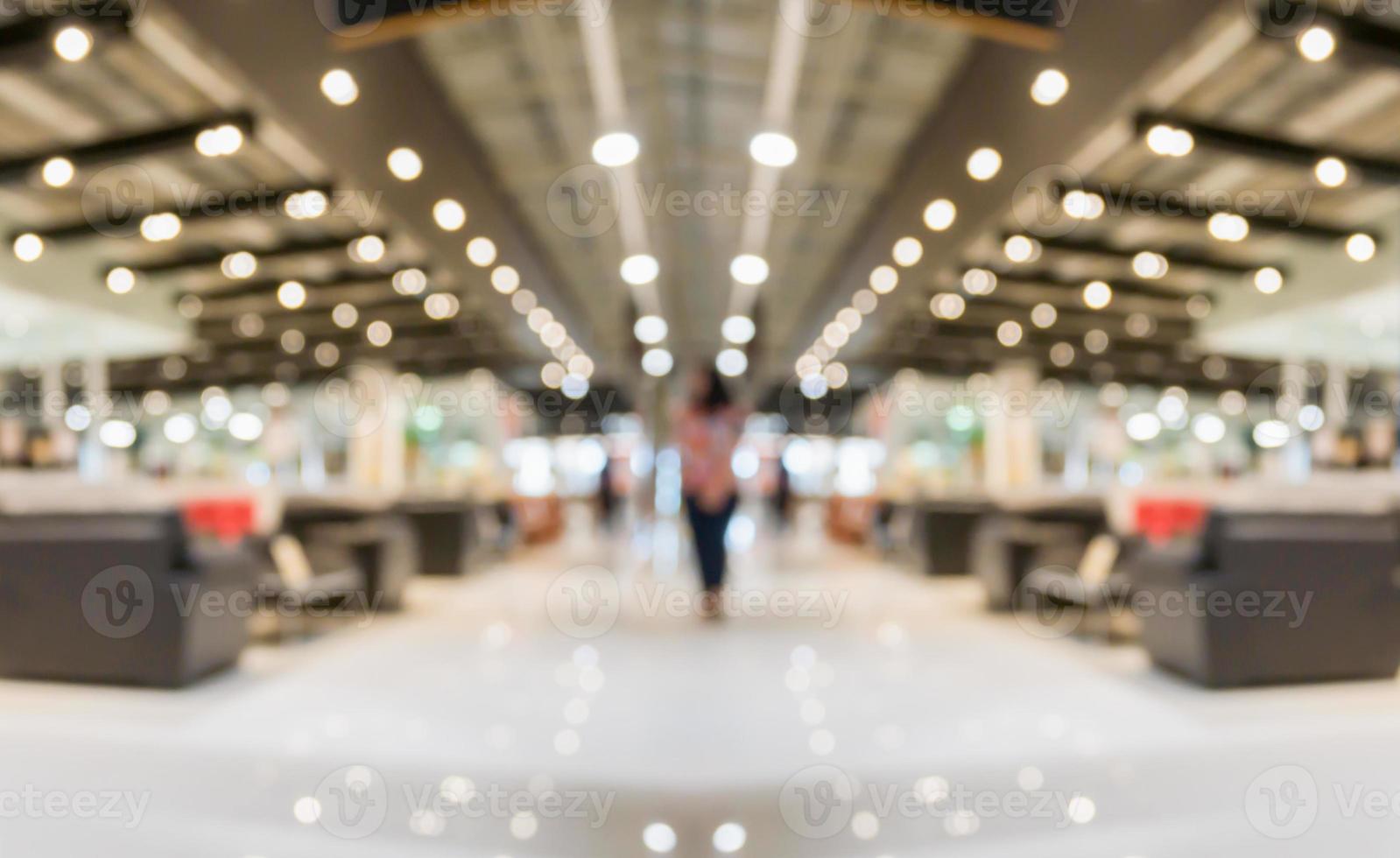 interior de la sala de exposición de los grandes almacenes de muebles borrosos abstractos con fondo claro bokeh foto