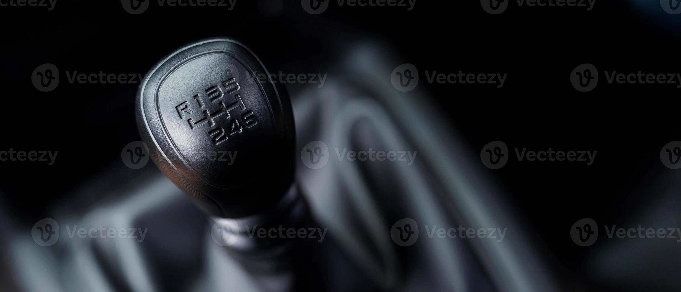 Inspect manual transmission cars photo