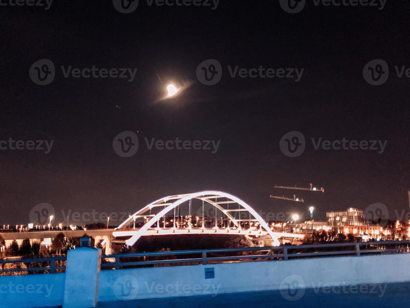 luz del centro por la noche foto