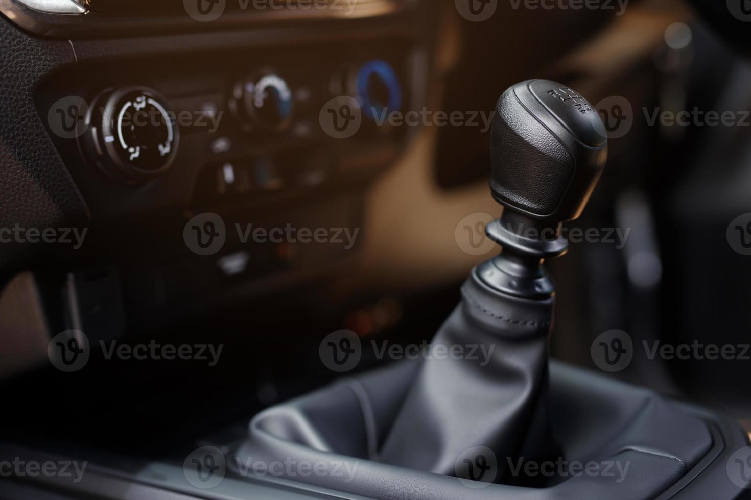 Inspect manual transmission cars photo
